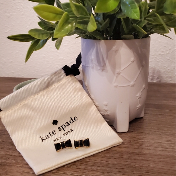 Kate Spade Take a Bow Earrings Black & Gold EUC!